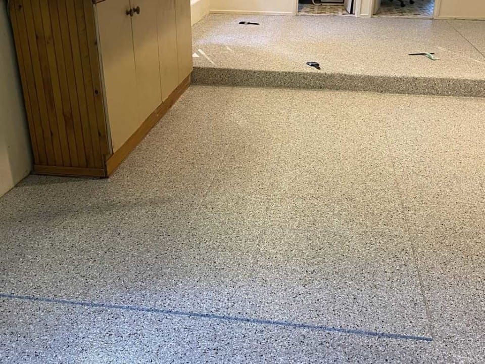 To show epoxy full flake over tiles