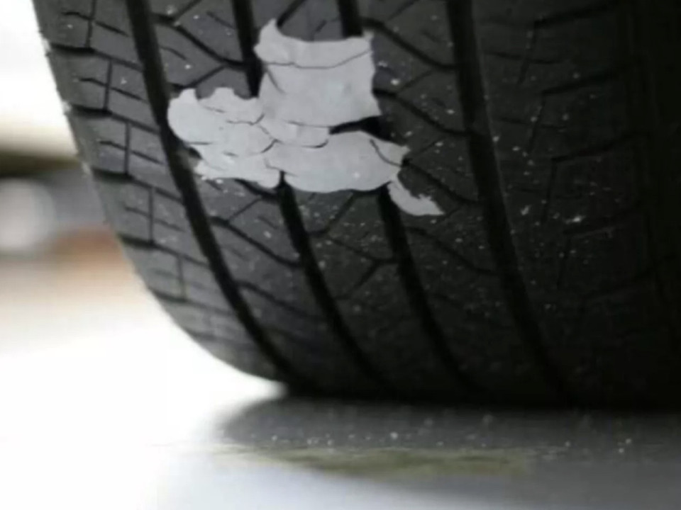 Thinking About a DIY Epoxy Garage Floor? Read This First 2 - Epoxy Flooring Co